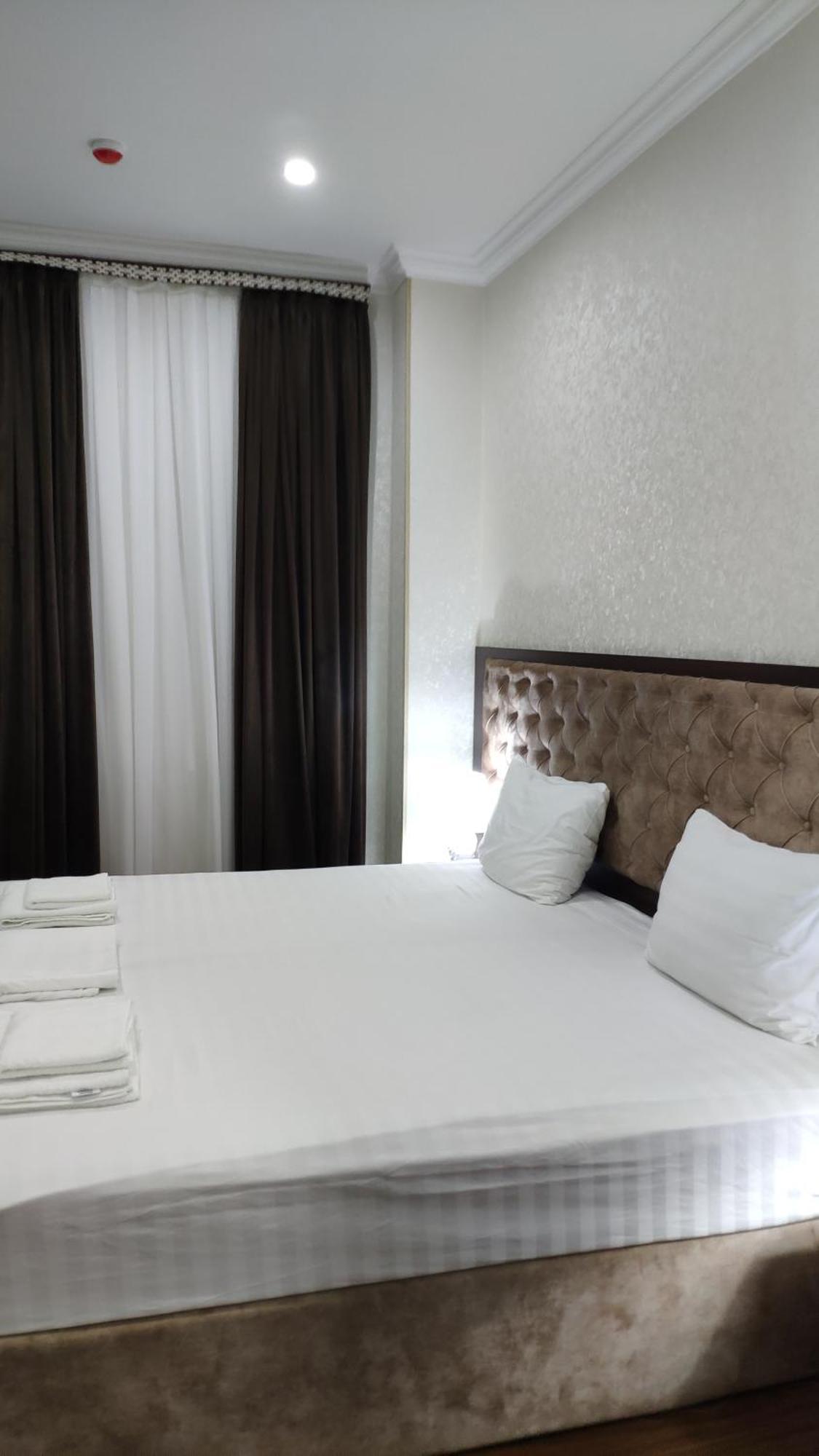 Grand Turon Plaza Hotel Tasjkent Exteriör bild