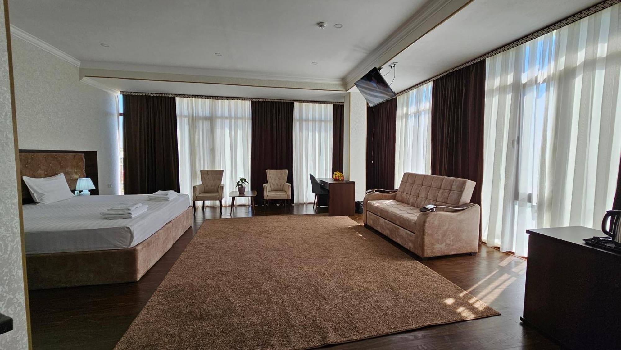 Grand Turon Plaza Hotel Tasjkent Exteriör bild